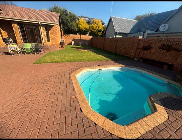 4 BEDROOM HOUSE FOR SALE IN CLUBVILLE